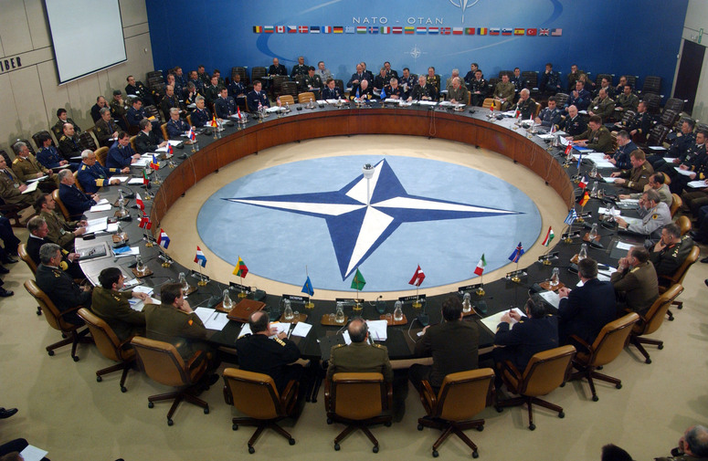 NATO yêu cầu Nga rút quân khỏi Ukraine 1