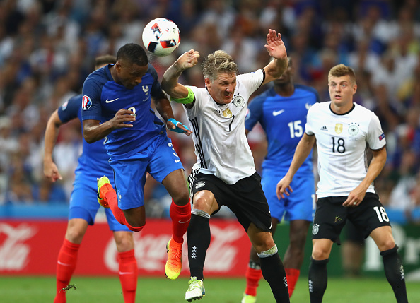 Tranh cãi bàn mở tỷ số của ĐT Pháp vào lưới tuyển Đức 2