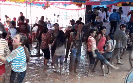 Những đám cưới bất chấp thời tiết, lầy lội nhất ở Việt Nam