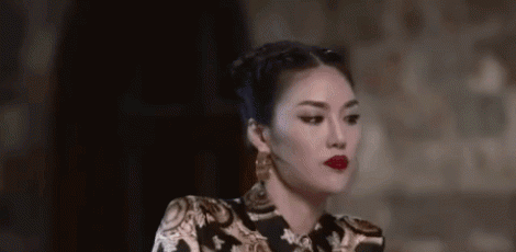 Hoàng Thùy quay 'The Face' mà quên cả... xỉa răng!