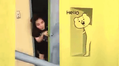 Cười muốn lăn ra nhà khi xem nhóm bạn trẻ cosplay đám sticker siêu 'bựa' của Facebook