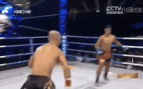 Khó tin: 'Đệ nhất Thiếu Lâm' bị hạ đo ván sau ngọn cước thần sầu của võ sĩ số 1 thế giới