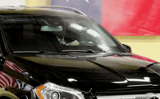 Cận cảnh nội ngoại thất loại xe chở Tổng thống Putin ở Đà Nẵng - có thể đi trong làn đạn