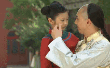 Lỗi gây cười trong phim cổ trang: Xuất hiện ô tô, điện thoại di động