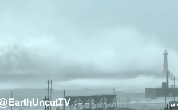 Đừng tưởng bạn đã biết: Một con sóng biển nặng tới mức nào?