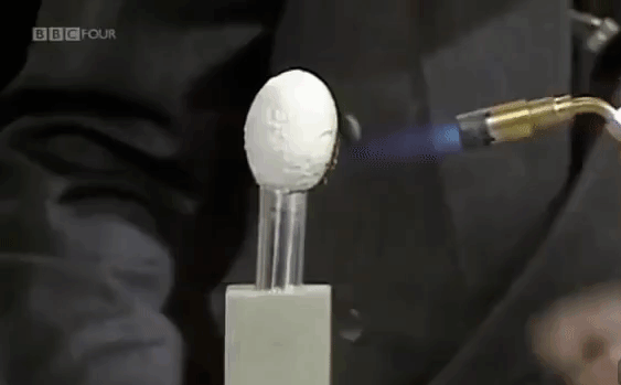 Thợ cắt tóc Anh từ chối hơn 10 triệu USD để 'chôn' công thức siêu vật liệu chịu được bom