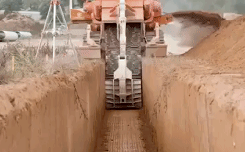 Cỗ máy đào đất 'quái vật': Đào mương, xẻ rãnh sâu hàng mét chỉ trong nháy mắt 