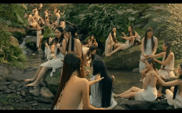 1000 mỹ nữ lưng trần nuột nà tắm suối gây mê mẩn trong phim chiếu Tết