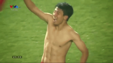 Trung vệ Bùi Tiến Dũng nói về quả penalty định mệnh: 'Tổ quốc gọi thì mình phải lên đường luôn'