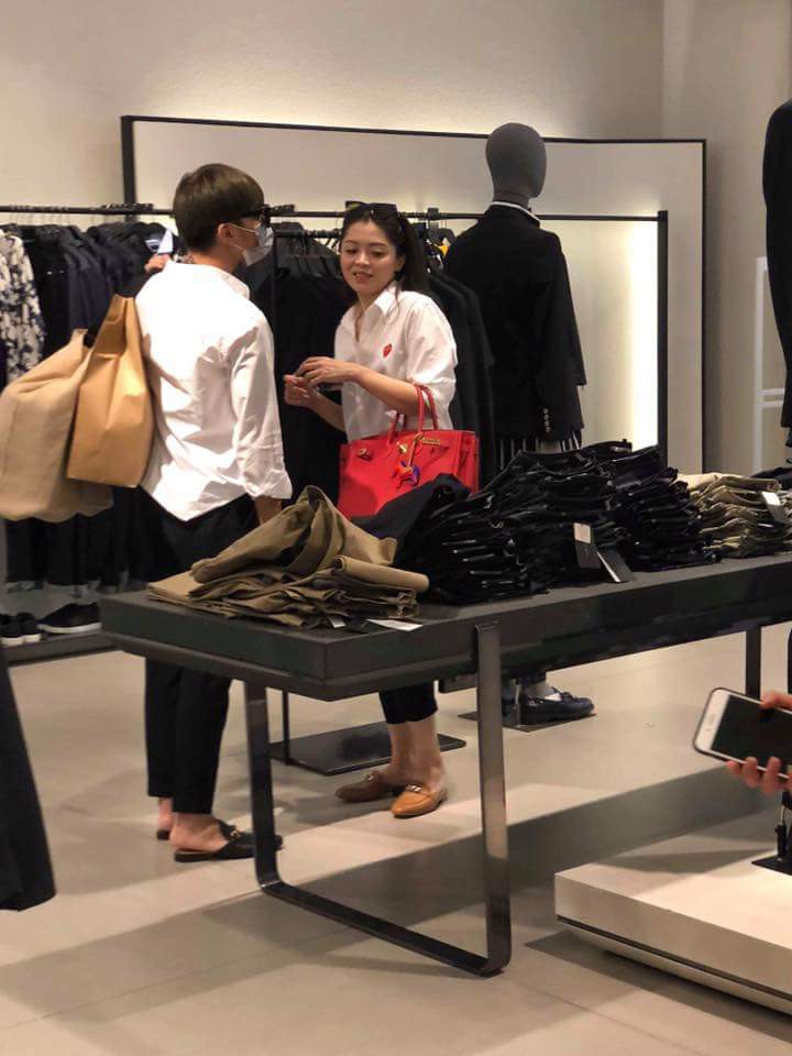 Điểm tin 'thân cận': Soobin Hoàng Sơn đang yêu con gái nhà ai mà vừa xinh, vừa giàu thế kia?! 22 Điểm tin 'thân cận': Soobin Hoàng Sơn đang yêu con gái nhà ai mà vừa xinh, vừa giàu thế kia?! 22