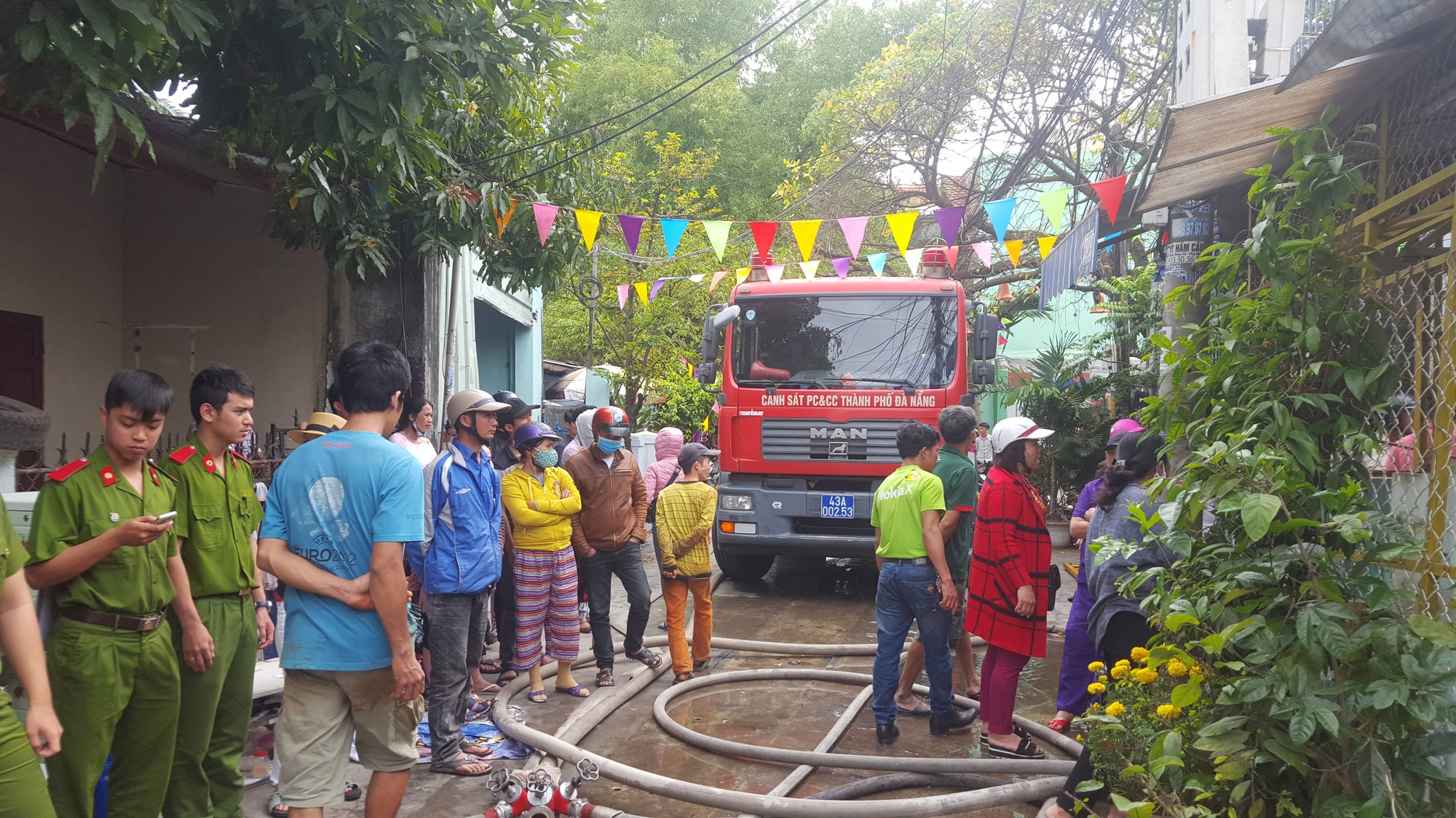 Đà Nẵng: Cháy lan tại nhà trọ giữa trưa, cả xóm náo loạn 2