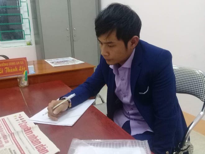 Nửa đêm đi nhận tiền chạy việc, thanh niên bị người dân hô hào vây bắt - Ảnh 2. Nửa đêm đi nhận tiền chạy việc, thanh niên bị người dân hô hào vây bắt 2