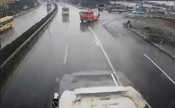 Phân tích vụ xe khách 45 chỗ đâm xe cứu hỏa trên cao tốc dưới góc nhìn khoa học