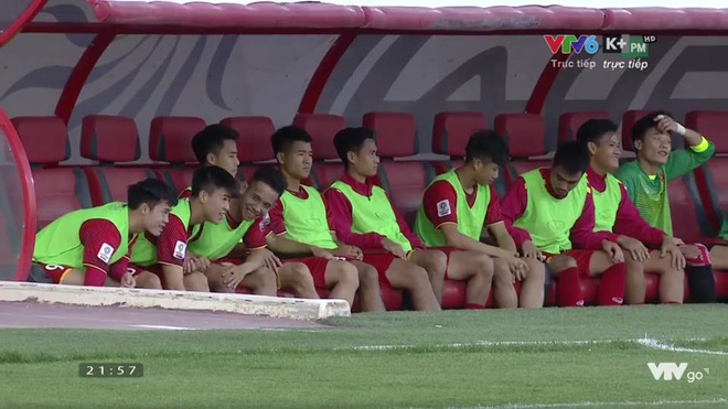 Biểu cảm khó hiểu của Công Phượng trong trận Việt Nam - Jordan được chia sẻ rầm rộ - Ảnh 11. Biểu cảm khó hiểu của Công Phượng trong trận Việt Nam - Jordan được chia sẻ rầm rộ 11