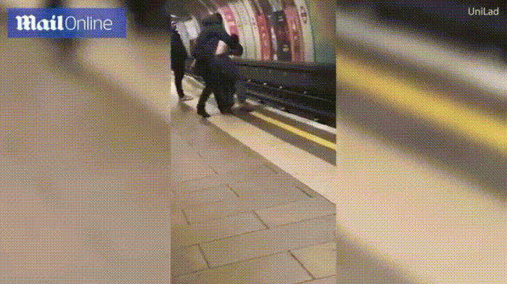 Say xỉn, 2 thanh niên khiến cả ga tàu tại Anh thót tim khi thoát chết trong gang tấc