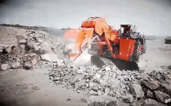 Cỗ máy 'quái vật', một gầu xúc đã ngang 6 xe tải 11 tấn