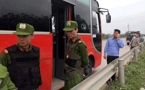 Thông tin bất ngờ vụ xe khách bị ném đá trên cao tốc, nhiều người bị thương