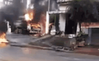 Cháy xe bồn sát cây xăng khiến nhiều người hoảng sợ