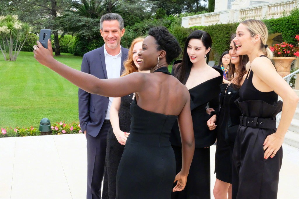Khoảnh khắc gây sốt: Phạm Băng Băng 'trắng bật tông' so với dàn mỹ nhân quốc tế hạng A tại Cannes 7