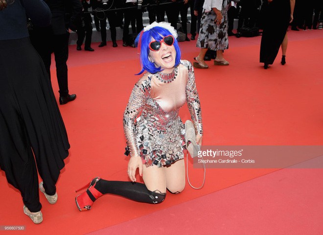 Khi thảm đỏ Cannes trở thành cái chợ của những mỹ nhân Âu - Á không ai biết tên bon chen bằng được - Ảnh 16. Khi thảm đỏ Cannes trở thành 'cái chợ' của những mỹ nhân Âu - Á không ai biết tên 'bon chen' bằng được 16