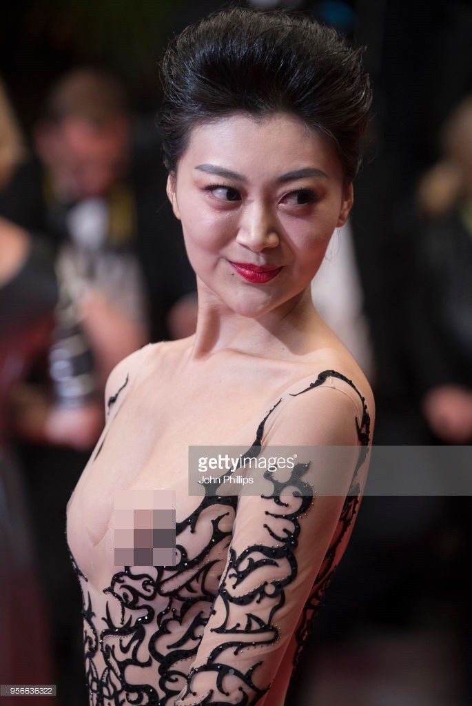 Khi thảm đỏ Cannes trở thành cái chợ của những mỹ nhân Âu - Á không ai biết tên bon chen bằng được - Ảnh 4. Khi thảm đỏ Cannes trở thành 'cái chợ' của những mỹ nhân Âu - Á không ai biết tên 'bon chen' bằng được 4