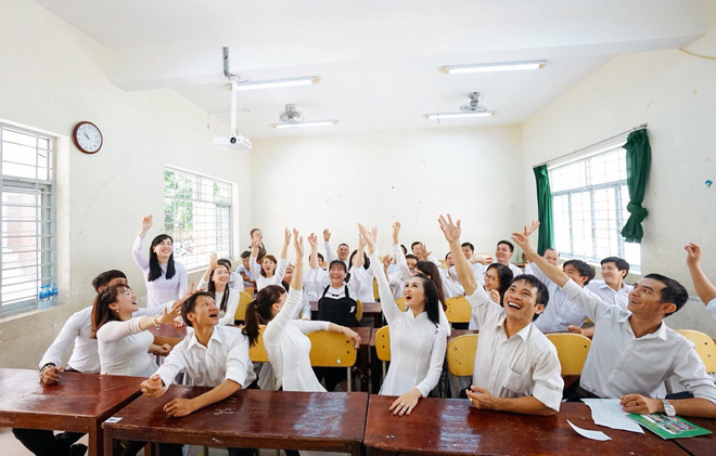 Đây là bộ ảnh kỷ yếu của nhóm học sinh U40 được nhắc và chia sẻ nhiều nhất hôm nay - Ảnh 4. Đây là bộ ảnh kỷ yếu của nhóm học sinh U40 được nhắc và chia sẻ nhiều nhất hôm nay 4