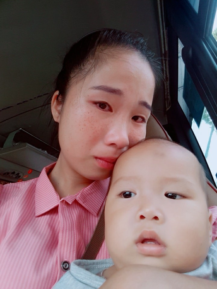 Lấy chồng xa 2 năm mới cho con về thăm ngoại, mẹ trẻ rớt nước mắt khi thấy bà bịn rịn chia tay cháu qua cửa kính xe - Ảnh 4. Lấy chồng xa 2 năm mới cho con về thăm ngoại, mẹ trẻ rớt nước mắt khi thấy bà bịn rịn chia tay cháu qua cửa kính xe 4