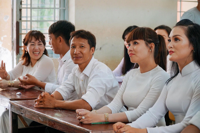 Đây là bộ ảnh kỷ yếu của nhóm học sinh U40 được nhắc và chia sẻ nhiều nhất hôm nay - Ảnh 9. Đây là bộ ảnh kỷ yếu của nhóm học sinh U40 được nhắc và chia sẻ nhiều nhất hôm nay 9