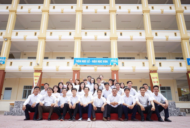 Đây là bộ ảnh kỷ yếu của nhóm học sinh U40 được nhắc và chia sẻ nhiều nhất hôm nay - Ảnh 12. Đây là bộ ảnh kỷ yếu của nhóm học sinh U40 được nhắc và chia sẻ nhiều nhất hôm nay 12