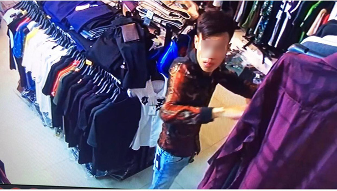 Truy tìm nam thanh niên vờ gửi lại quần đùi ở shop quần áo để trộm xe Liberty 3