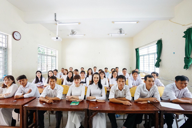 Đây là bộ ảnh kỷ yếu của nhóm học sinh U40 được nhắc và chia sẻ nhiều nhất hôm nay - Ảnh 13. Đây là bộ ảnh kỷ yếu của nhóm học sinh U40 được nhắc và chia sẻ nhiều nhất hôm nay 13