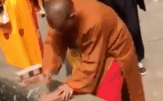 Võ sư Thiếu Lâm thi triển màn Nhất dương chỉ “gây bão” tại Trung Quốc