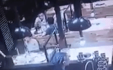 Xác định nguyên nhân cô gái bị ném cốc vào mặt nhập viện