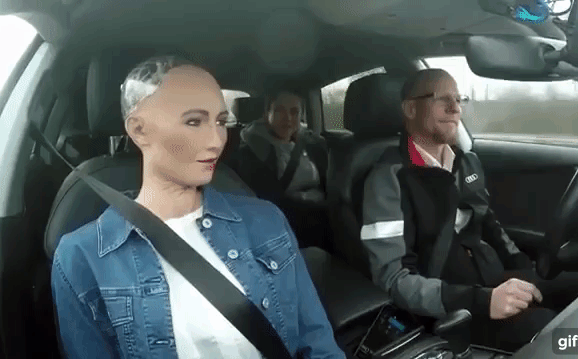 Ngay trước khi có mặt ở Việt Nam ngày mai, robot Sophia ở đâu, làm gì, nói gì?