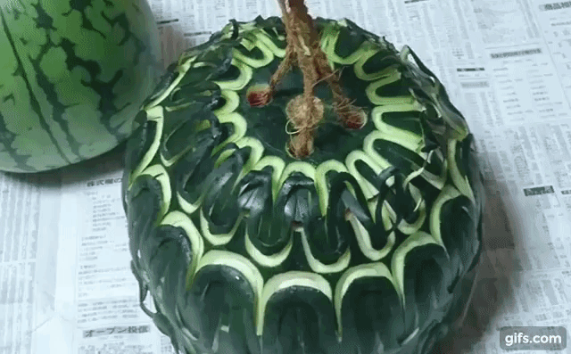 Chùm ảnh: Đỉnh cao của nghệ thuật cắt tỉa hoa quả là đây chứ đâu, dưa hấu, táo, lê bỗng chốc biến thành 'đèn lồng' đẹp mê mẩn