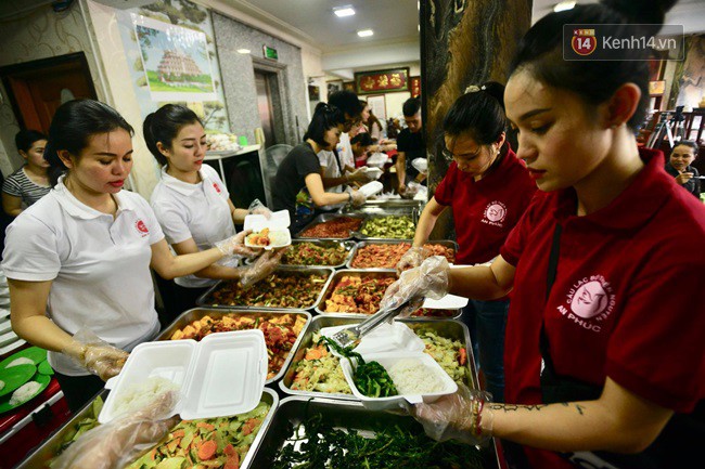 Bữa cơm đủ đầy chỉ với 2.000 đồng cho người lao động nghèo tại Hà Nội 6