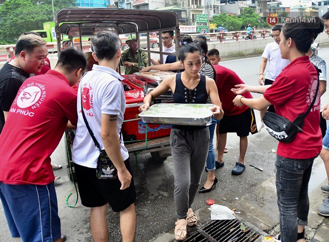 Bữa cơm đủ đầy chỉ với 2.000 đồng cho người lao động nghèo tại Hà Nội 2