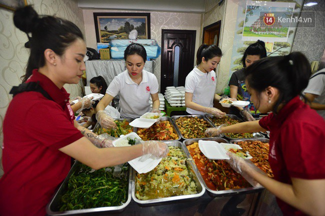 Bữa cơm đủ đầy chỉ với 2.000 đồng cho người lao động nghèo tại Hà Nội 1