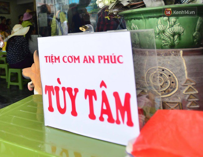 Bữa cơm đủ đầy chỉ với 2.000 đồng cho người lao động nghèo tại Hà Nội 12