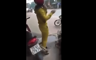 Bắt quả tang chồng đưa cháu dâu vào nhà nghỉ, vợ đau đớn gào lên: Con khốn nạn, tao là mợ mày!