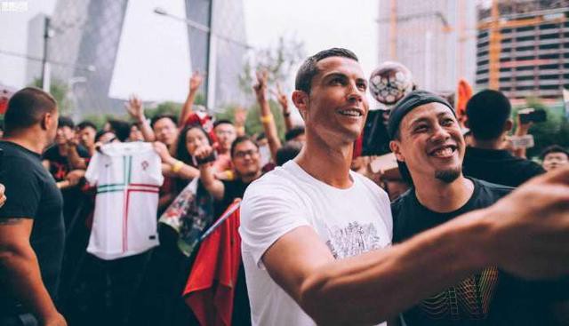 Sự thật bất ngờ vụ Ronaldo mắc bệnh ngôi sao, tức tối bỏ về giữa cuộc phỏng vấn tại Trung Quốc 3