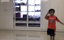 Quý tử mới lên 3 nhà Khánh Thi - Phan Hiển đã mê dancesport, nhảy lóng ngóng cực đáng yêu