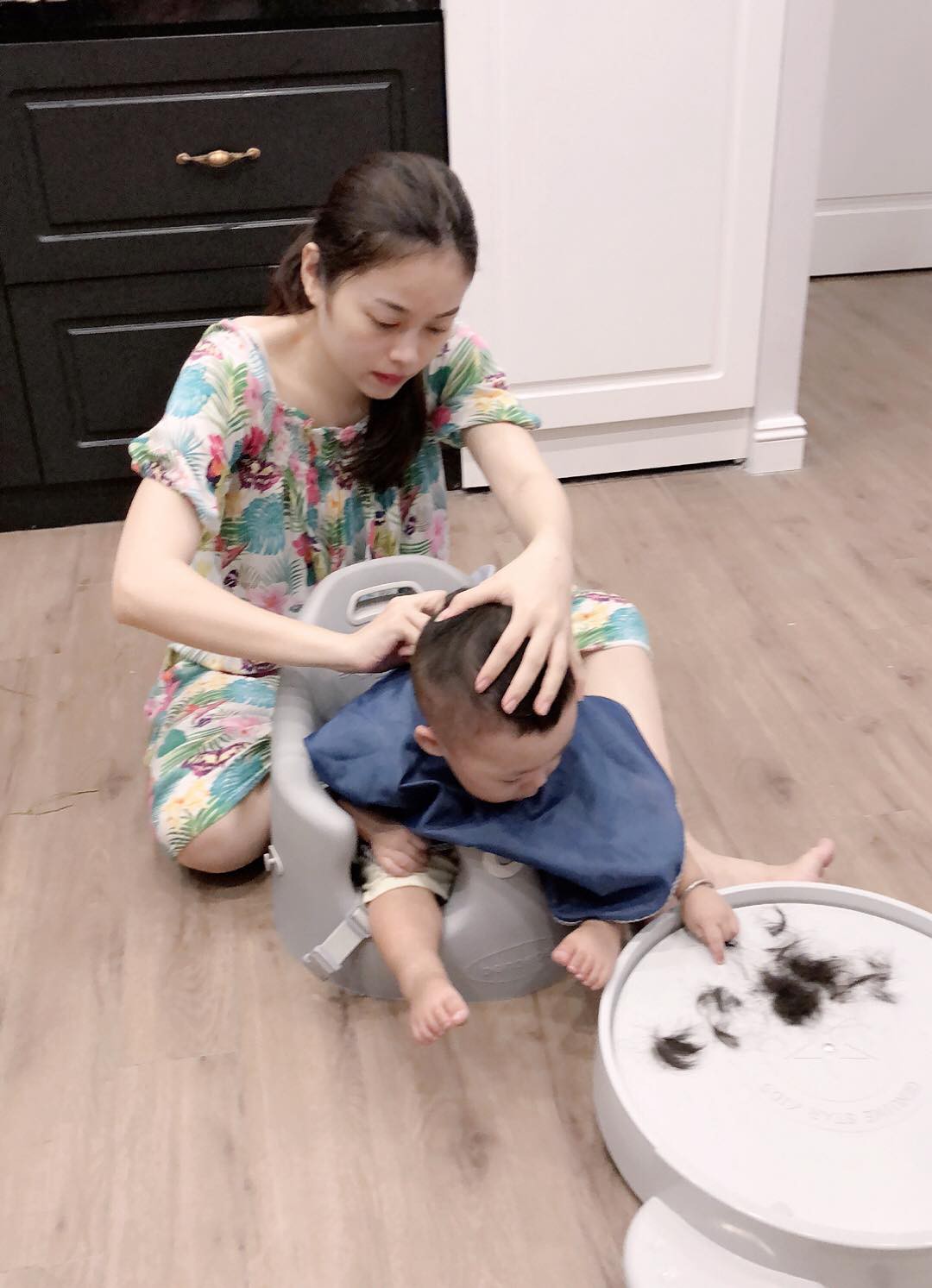 Không chỉ được chăm sóc, con trai Bella còn được hot mom Hằng Túi tự tay cắt tóc, tân trang ngoại hình 2