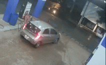 Dừng đổ xăng 30 giây, tài xế ô tô nhấn ga bỏ chạy khiến nhân viên ngỡ ngàng