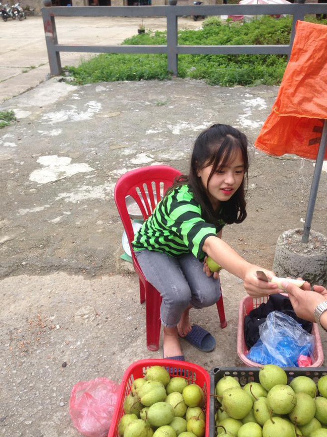 Nữ sinh 15 tuổi xinh xắn, bán trái cây ở Hà Giang đang là người được 'xin link' nhiều nhất MXH hôm nay! 4