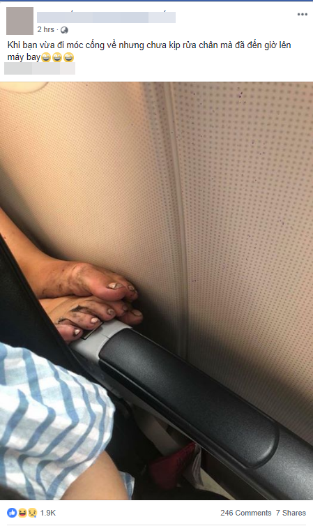 Hình ảnh hành khách vô tư gác đôi bàn chân cáu bẩn lên ghế trước máy bay khiến nhiều người ngán ngẩm 1