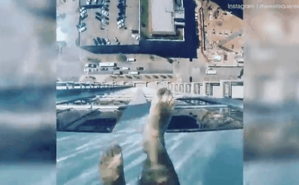 Bể bơi 'xuyên thấu' cao 150m, không dành cho những người yếu tim