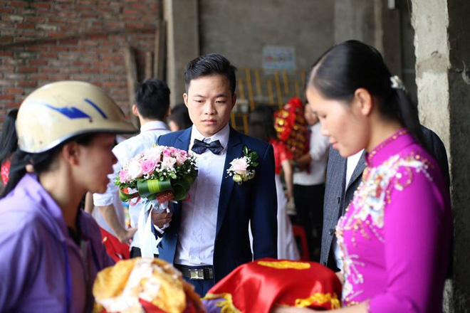 Cận cảnh lễ thành hôn có 1 - 0 - 2 của chú rể 26 tuổi với cô dâu 61 tuổi - Ảnh 5. Cận cảnh lễ thành hôn đặc biệt của cô dâu 61 tuổi với chú rể 26 tuổi ở Cao Bằng 5