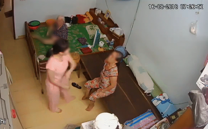 Xôn xao clip người phụ nữ được cho là giáo viên đánh giúp việc 60 tuổi