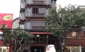 Chủ căn nhà gỗ trăm tỷ: 'Xét kinh tế thì dại, nhưng thích thì mình làm thôi'